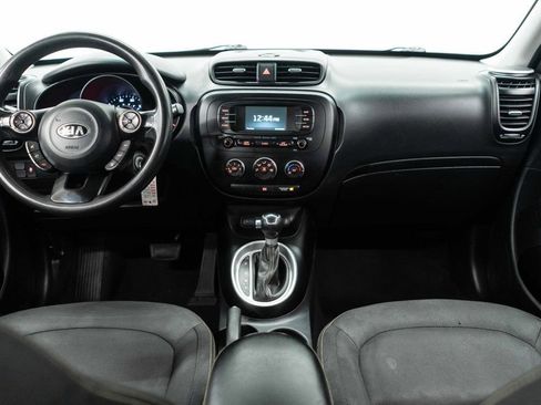 Used 2016 Kia Soul + image 9