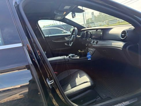 Used 2019 Mercedes-Benz E 300 4MATIC image 2