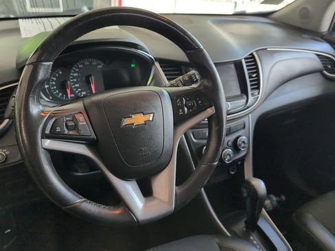 Used 2022 Chevrolet Trax LT w/ Driver Confidence Package AWD/4WD image 8