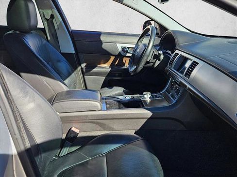 Used 2012 Jaguar XF image 17
