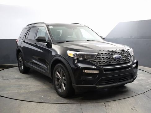 Used 2023 Ford Explorer XLT w/ Equipment Group 202A image 2