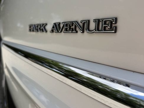 Used 1999 Buick Park Avenue w/ Gran Touring Pkg FWD image 22