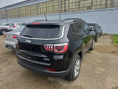 Used 2018 Jeep Compass Latitude w/ Popular Equipment Group AWD/4WD image 3