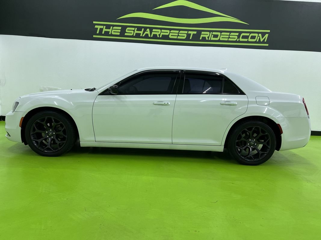 Used 2019 Chrysler 300 Touring w/ Sport Appearance Package RWD image 6