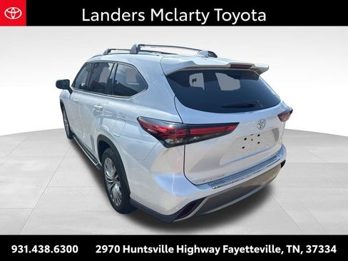 Used 2022 Toyota Highlander Platinum FWD image 6