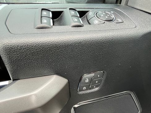 Used 2019 Ford F150 Platinum w/ Equipment Group 701A Luxury AWD/4WD image 14