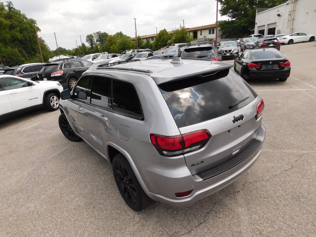 Used 2020 Jeep Grand Cherokee Altitude AWD/4WD image 7