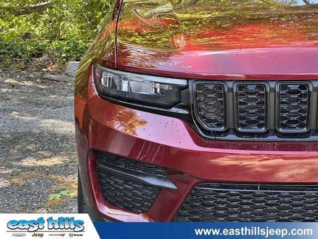 Certified 2024 Jeep Grand Cherokee Altitude AWD/4WD image 9