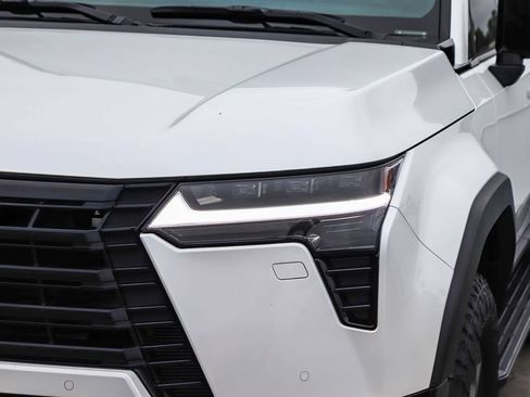 Used 2025 Lexus GX 550 AWD/4WD image 5
