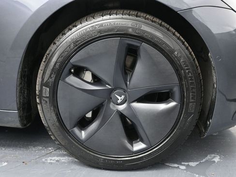 Used 2018 Tesla Model 3 Long Range image 13