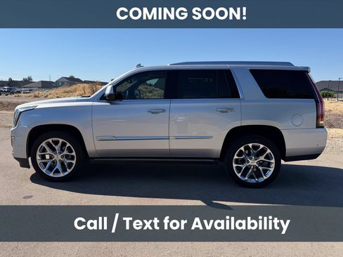 Used 2018 Cadillac Escalade Premium Luxury AWD/4WD image 4