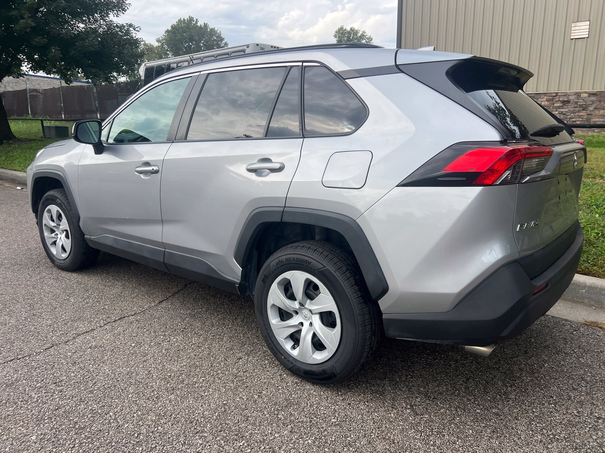 Used 2021 Toyota RAV4 LE FWD image 7