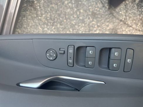 Used 2024 Hyundai Elantra SEL image 11