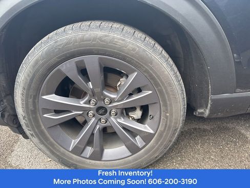 Used 2022 Ford Explorer XLT w/ Equipment Group 202A image 10