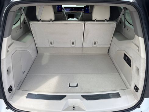Certified 2025 Cadillac Escalade ESV Sport Platinum AWD/4WD image 12