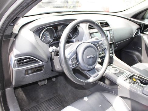 Used 2018 Jaguar F-PACE Premium AWD/4WD image 13