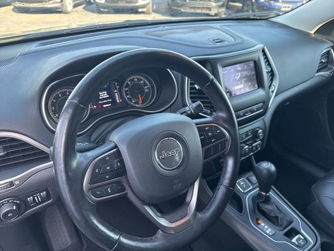 Used 2021 Jeep Cherokee Latitude Lux FWD image 17