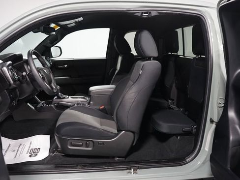 Certified 2022 Toyota Tacoma TRD Sport image 28