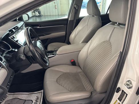 Used 2018 Toyota Camry SE image 9