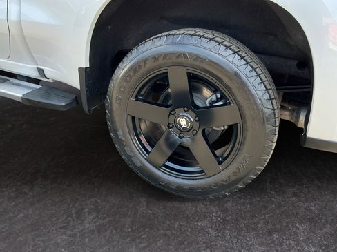 Used 2022 Chevrolet Silverado 1500 High Country AWD/4WD image 9