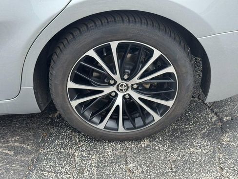 Used 2020 Toyota Camry SE w/ Moonroof Package image 8