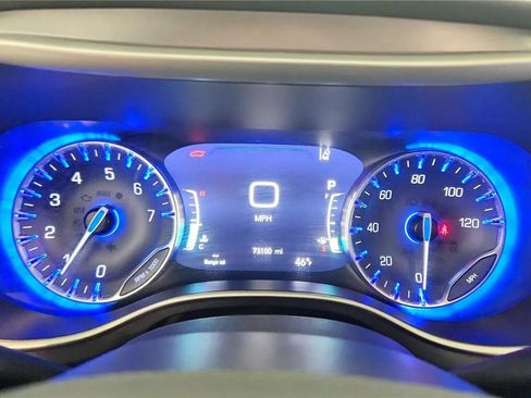 Used 2023 Chrysler Pacifica Touring-L FWD image 24