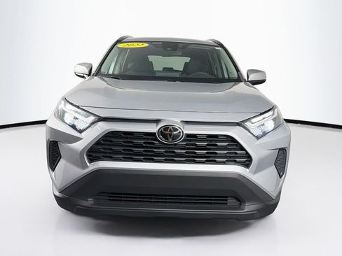 Used 2022 Toyota RAV4 XLE w/ Convenience Package FWD image 2