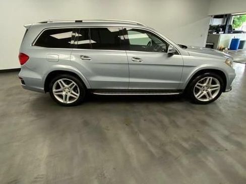 Used 2015 Mercedes-Benz GL 550 4MATIC image 9