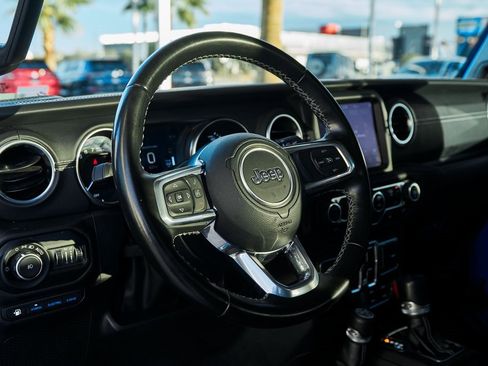 Used 2022 Jeep Wrangler Unlimited Sahara image 23