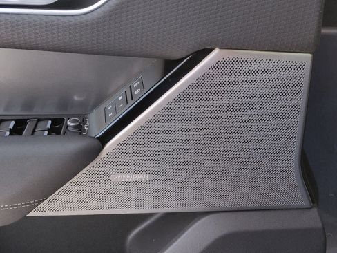 Used 2023 Land Rover Range Rover Velar S image 31