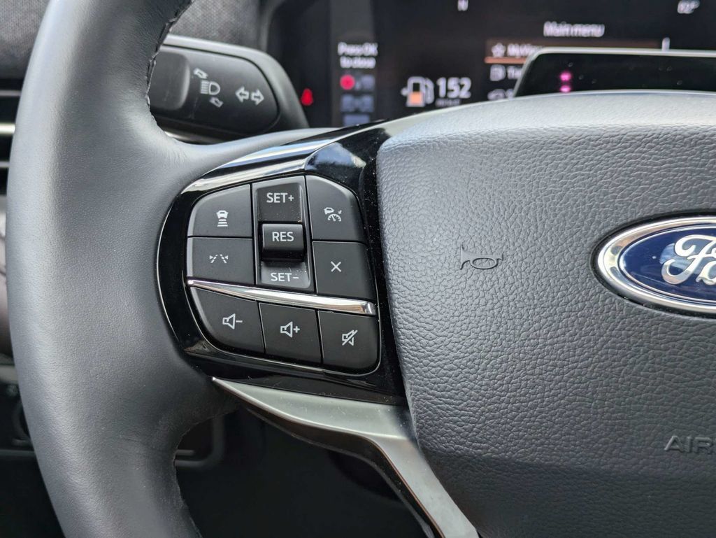 Certified 2026 Ford Explorer Platinum RWD image 28