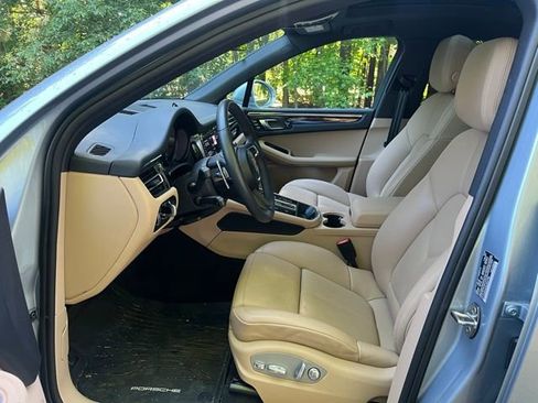 Used 2025 Porsche Macan AWD/4WD image 5