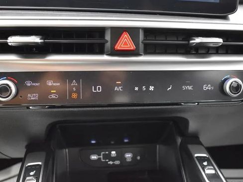 Used 2024 Kia Sorento S FWD image 33