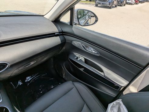 Used 2025 Genesis GV70 2.5T AWD/4WD image 18