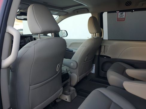 Used 2020 Toyota Sienna XLE image 15