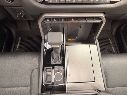 Used 2025 Toyota Sequoia Limited w/ Tow Technology Package AWD/4WD image 29