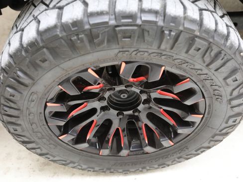 Used 2024 RAM 2500 Laramie w/ Night Edition AWD/4WD image 32