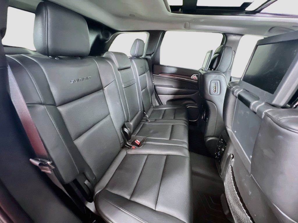 Used 2017 Jeep Grand Cherokee Summit w/ Platinum Series Group AWD/4WD image 30