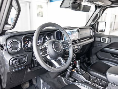 Used 2024 Jeep Wrangler High Altitude AWD/4WD image 17