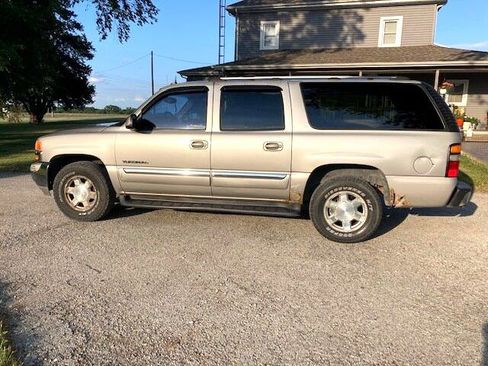 Used 2004 GMC Yukon XL SLT w/ Preferred Equipment Group image 2