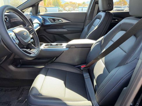 New 2026 Chevrolet Equinox EV LT image 22