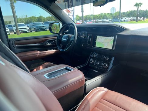 Used 2023 GMC Yukon XL Denali Ultimate AWD/4WD image 14