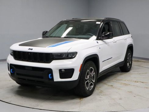 Used 2022 Jeep Grand Cherokee Trailhawk w/ Luxury Tech Group III AWD/4WD image 8