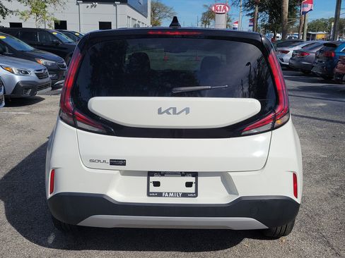 Certified 2023 Kia Soul S image 5