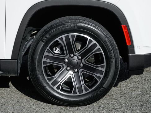 Used 2022 Jeep Wagoneer Series III w/ Rear Seat Video Group 1 image 46