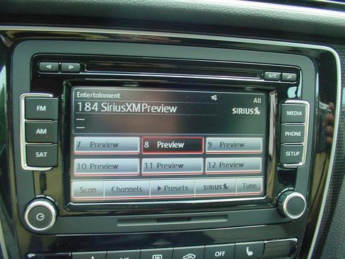 Used 2015 Volkswagen Passat 1.8T Sport image 16
