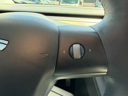 Used 2022 Tesla Model Y Long Range image 23