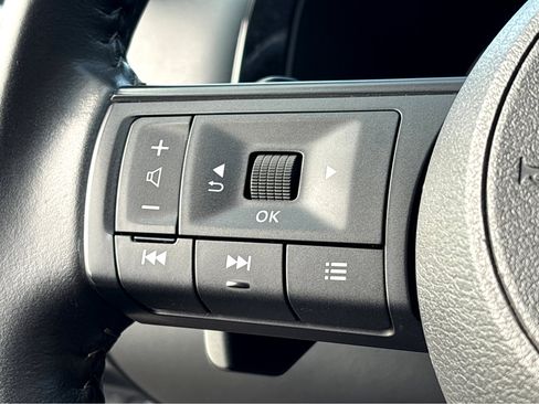 Certified 2024 Nissan Pathfinder SV image 12