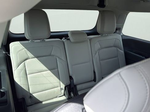 Used 2025 Lincoln Navigator Reserve image 13