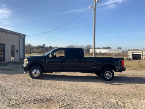 Used 2017 Ford F350 Lariat w/ Lariat Ultimate Package image 4